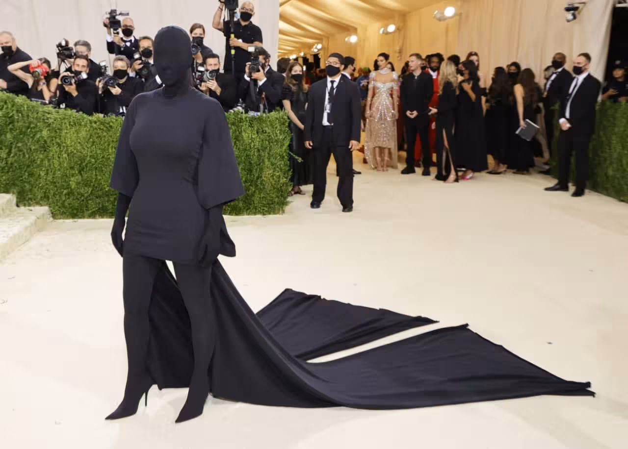 <p><b><strong>Telefon va bolalarsiz: Met Gala&rsquo;ning hatto jahon yulduzlari ham so&lsquo;zsiz amal qiladigan 8 ta qat&rsquo;iy qoidasi</strong></b></p>