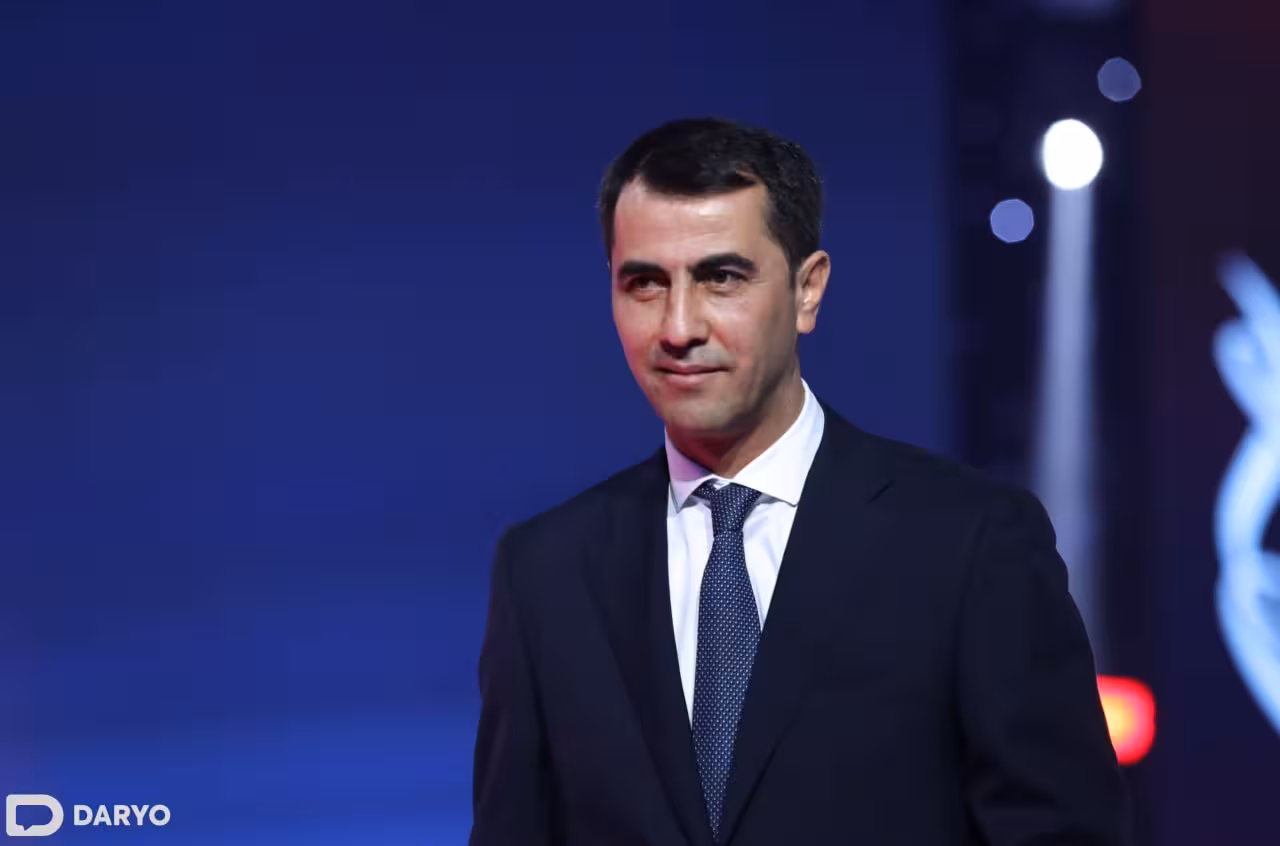 <p><b><strong>“Samolyot olganda ham oyoqlaring yerdan uzilishi kerakmas” – Ravshan Ermatov Osiyo chempioni bo‘lgan terma jamoa futbolchilari bilan uchrashdi</strong></b></p>