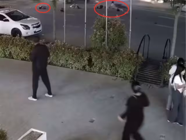 <p><b>Samarqandda Lacetti bir guruh piyodalarni urib yubordi. Ulardan biri vafot etdi</b></p>