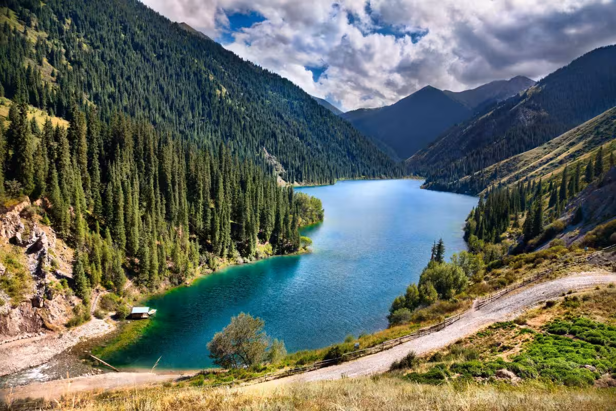 <p>Hydropower projects in Central Asia threaten UNESCO-listed Western Tien Shan world heritage site<b> </b></p>