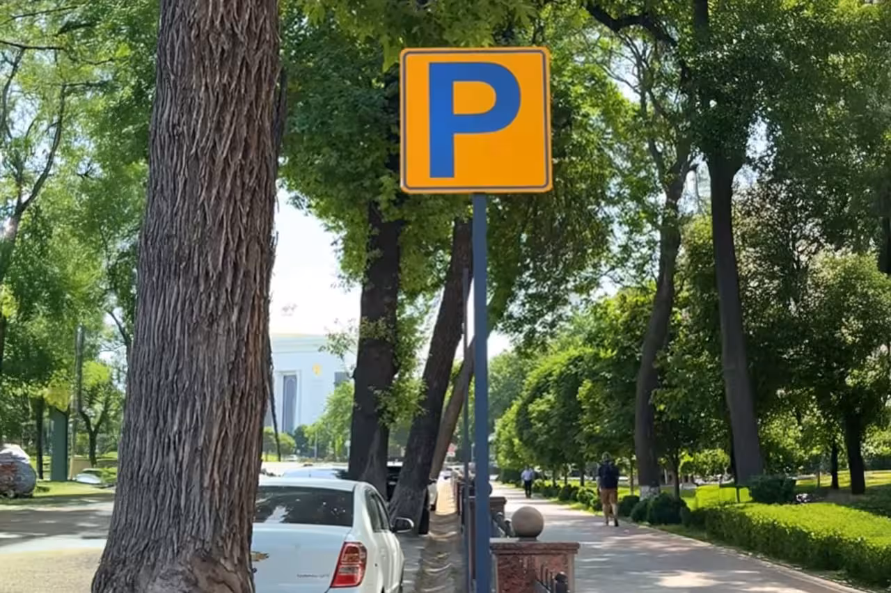 В Ташкенте в тестовом режиме запустили 86 платных придорожных парковок