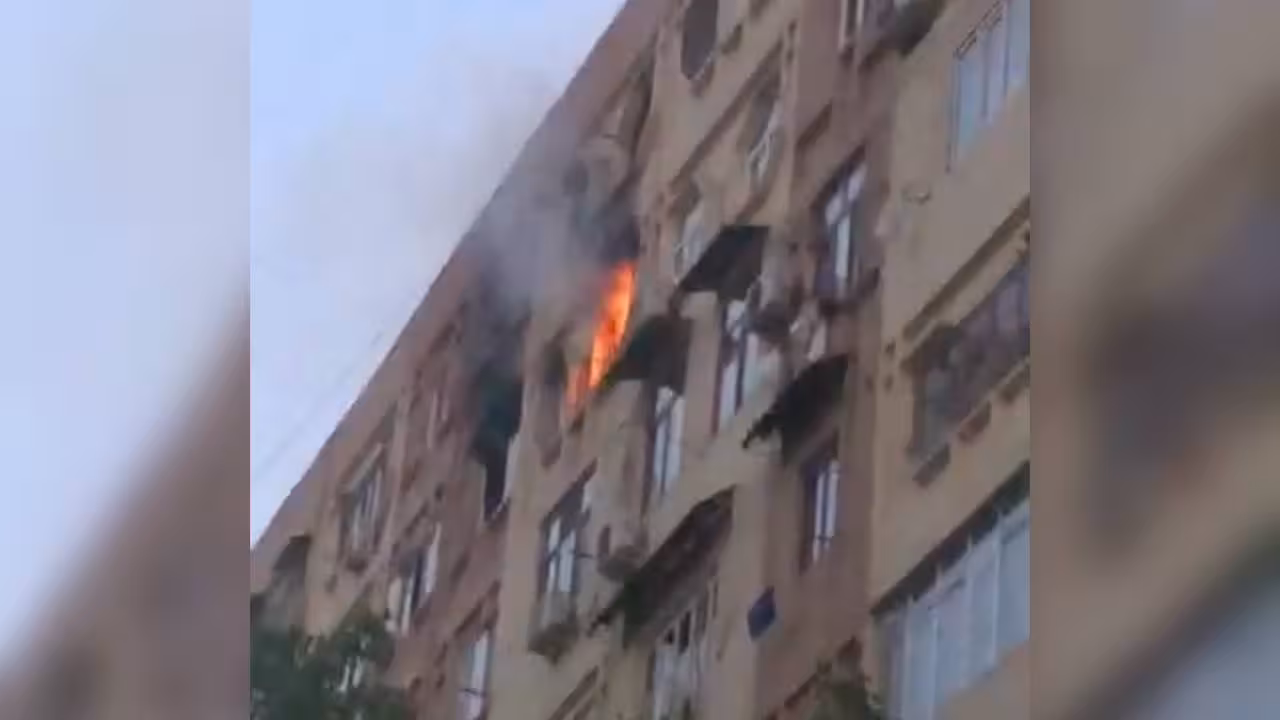 <p><b><strong>Toshkentdagi ko&lsquo;p qavatli uylarning birida yong&lsquo;in sodir bo&lsquo;ldi (video)</strong></b></p>