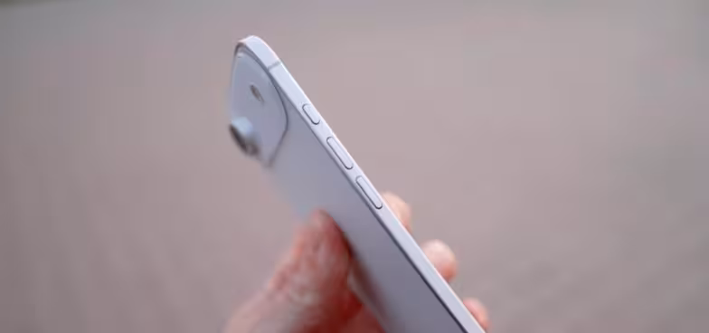<p><b><strong>iPhone 17 kichik batareyasi tufayli akkumulyatorli g‘ilof bilan ishlab chiqariladi</strong></b></p>