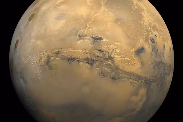 <p>Mars va Yer relyefi o‘rtasida yangi o‘xshashlik aniqlandi<b> </b></p>
