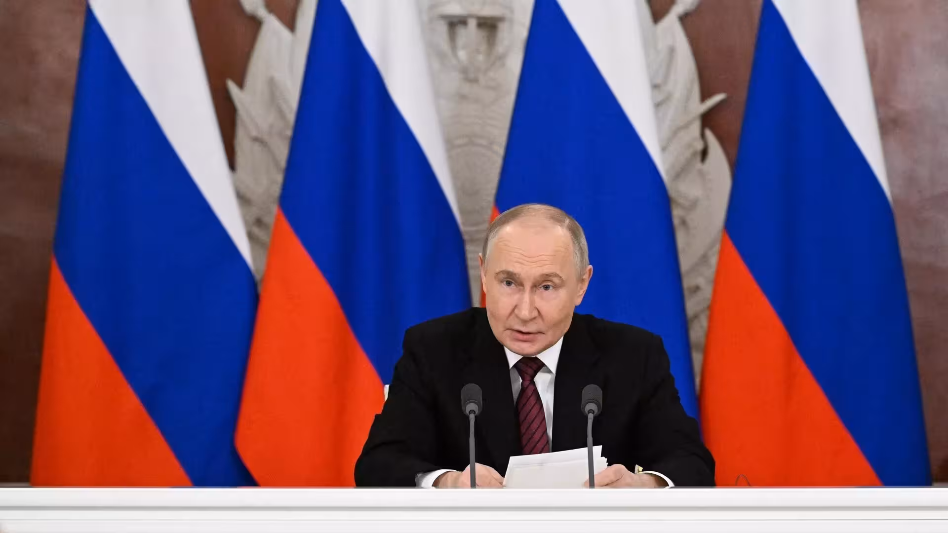 <p><b>Putin Ukrainaga hech qanday shartlarsiz to‘g‘ridan-to‘g‘ri muzokara o‘tkazishni taklif qildi</b></p>