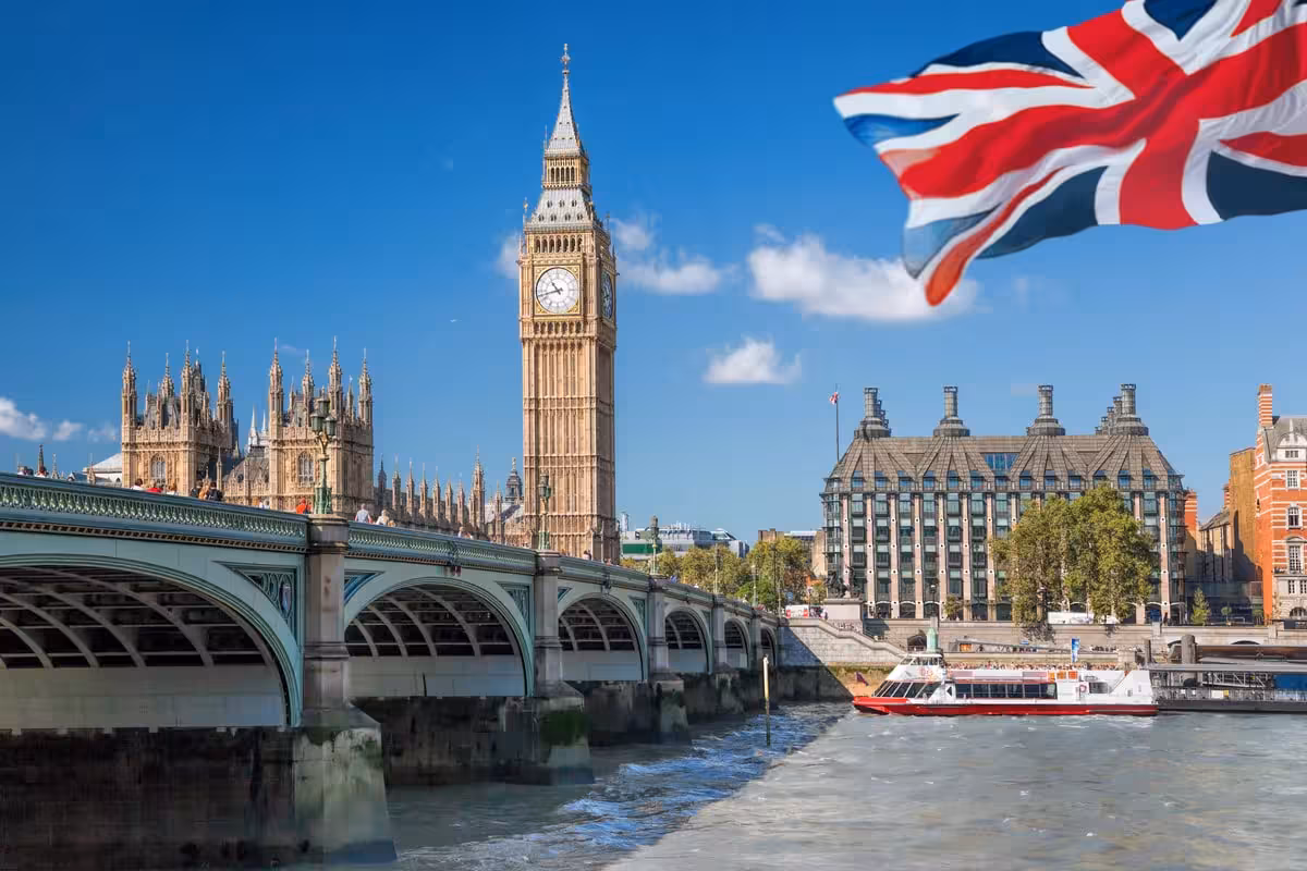 <p><b><strong>Buyuk Britaniya migrantlarni qabul qilishni kamaytiradi</strong></b></p>