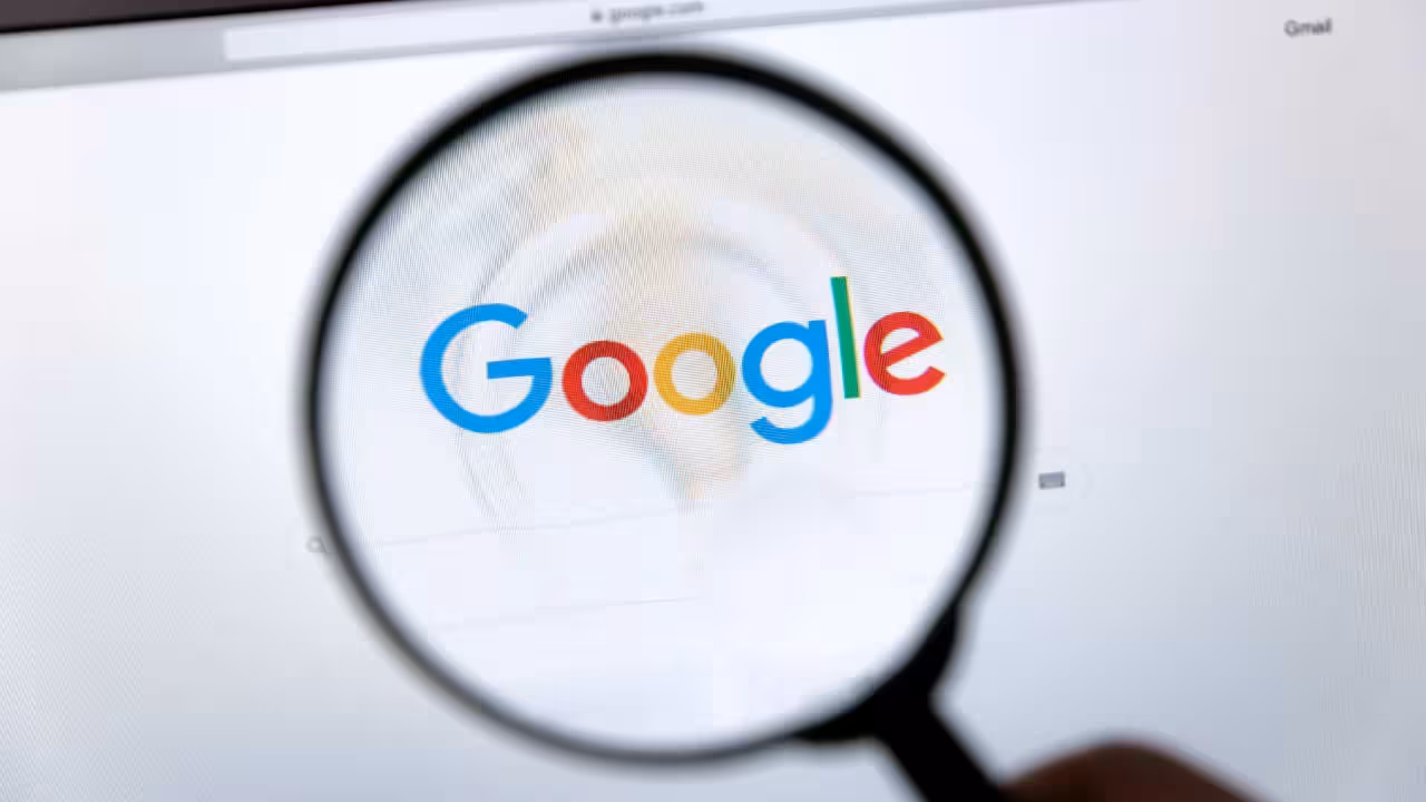 <p><b>Google 10 yil ichida birinchi marta logotipini yangiladi</b></p>