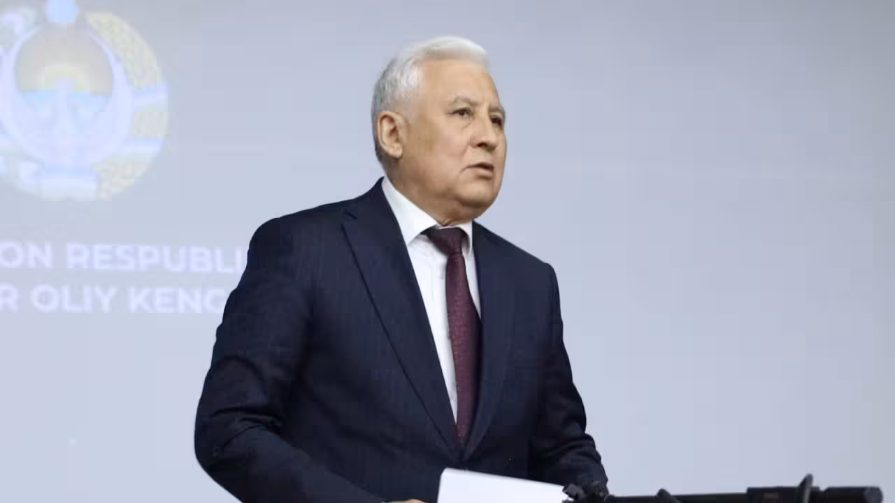 <p><b><strong>Qashqadaryo viloyat sudi raisi xizmat avtomobilida sodir etilgan uch yil avvalgi qoidabuzarlik jarimasi 2025-yilda to‘landi</strong></b></p>