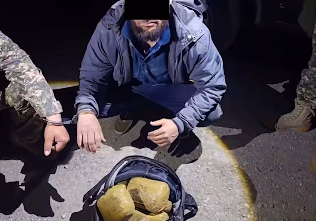 <p><b>Tojikistondan O‘zbekistonga 14,5 kilo giyohvand modda olib o‘tayotgan shaxs qo‘lga tushdi (video)</b></p>