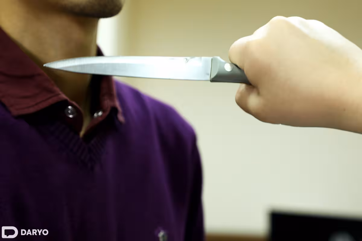 <p><b>Yunusobodda ruhiy kasal erkak ichki ishlar xodimiga pichoq bilan jarohat yetkazdi</b></p>