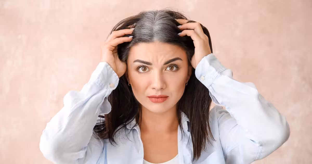 <p><b><strong>Stressdan sochlar oqaradimi? Dermatolog tushuntirib berdi</strong></b></p>