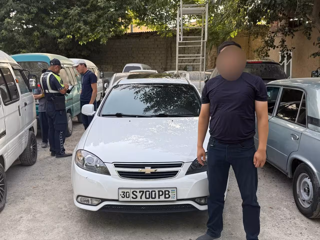 <p><b><strong>Samarqanddagi to&lsquo;yda mashinada guruh bo&lsquo;lib harakatlangan haydovchilarga chora ko&lsquo;rildi (foto, video)</strong></b></p>