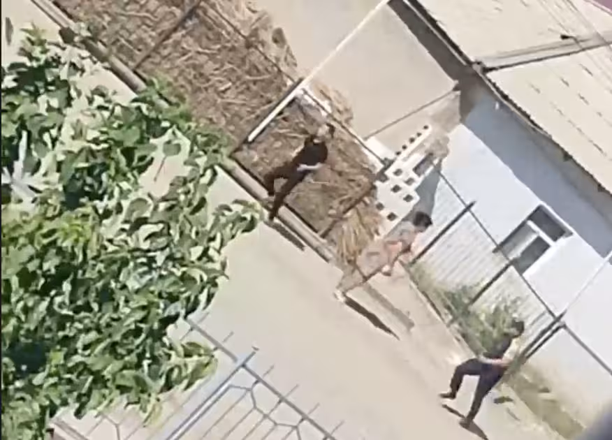 <p><b>Qoraqalpog‘istonda inspektor quvgan yigit maktab o‘quvchisi emasligi aniqlandi (video)</b><b> </b></p>