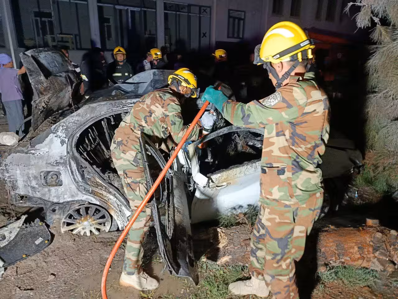В Намангане результате ДТП автомобиль сгорел вместе с водителем