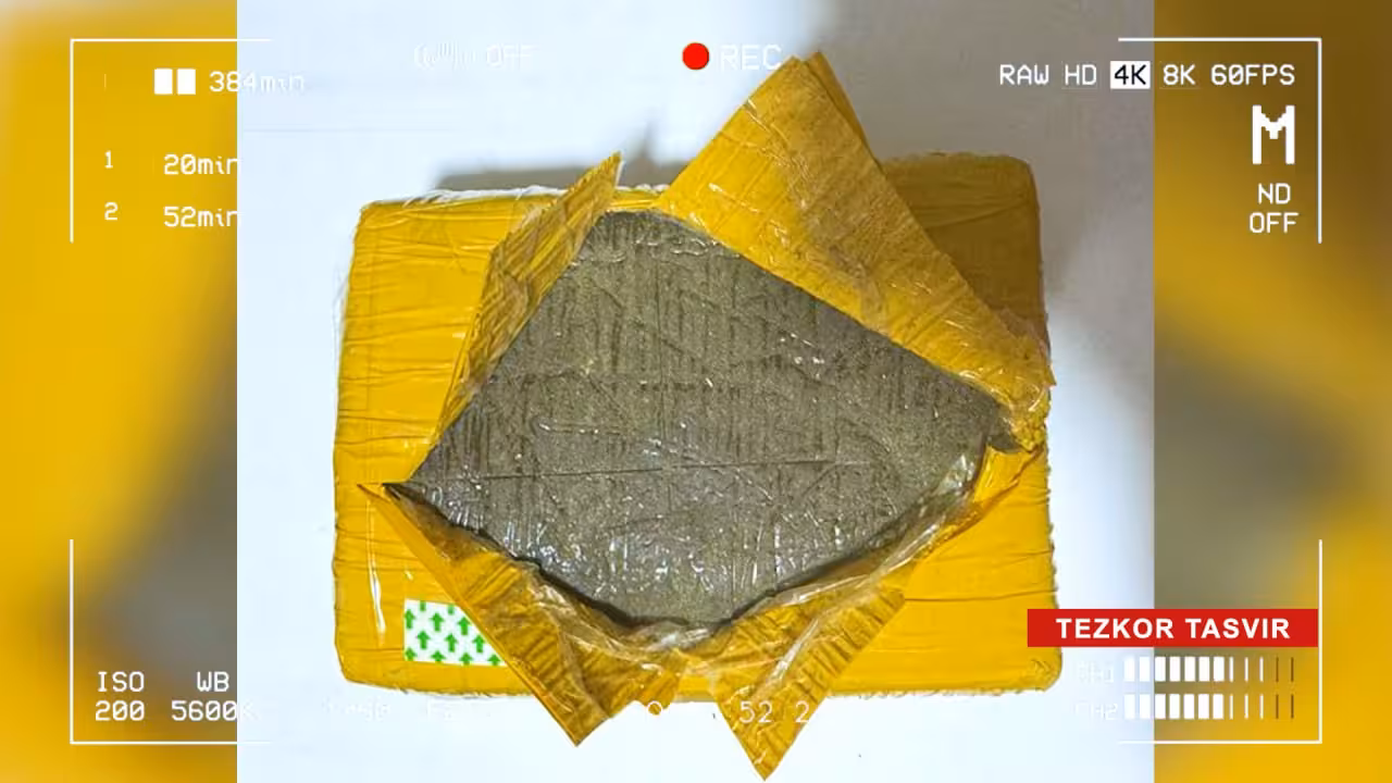 <p><b><strong>Toshkent viloyatida qariyb 1 kg giyohvand moddani yashirilgan joydan olayotgan shaxs ushlandi</strong></b></p>
