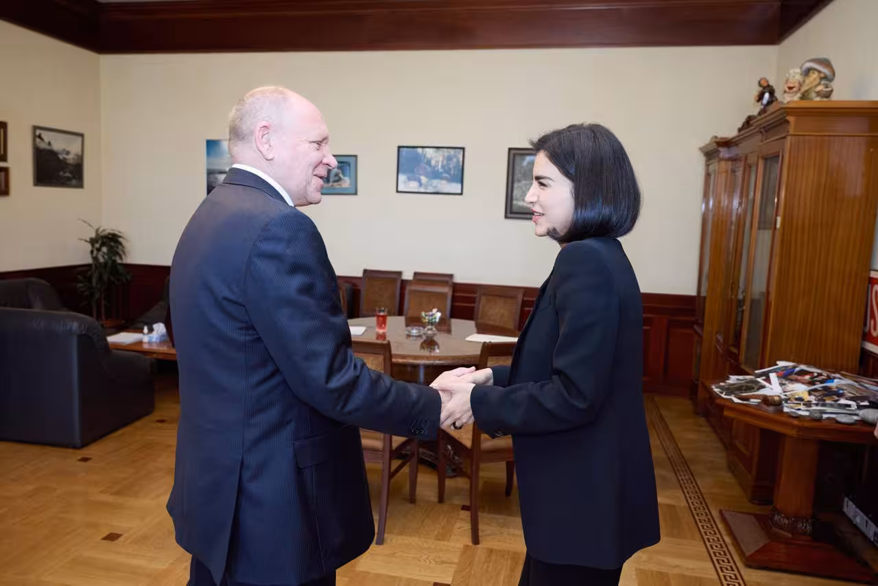 <p><b><strong>Saida Mirziyoyeva Aleksey Gromov bilan axborot sohasidagi hamkorlik masalalarini muhokama qildi </strong></b></p>
