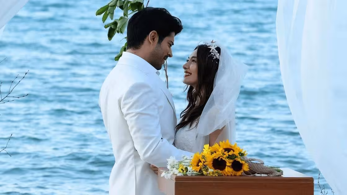 <p><b><strong>Mashhur film va seriallardagi eng esda qolarli to&lsquo;y sahnalari</strong></b></p>