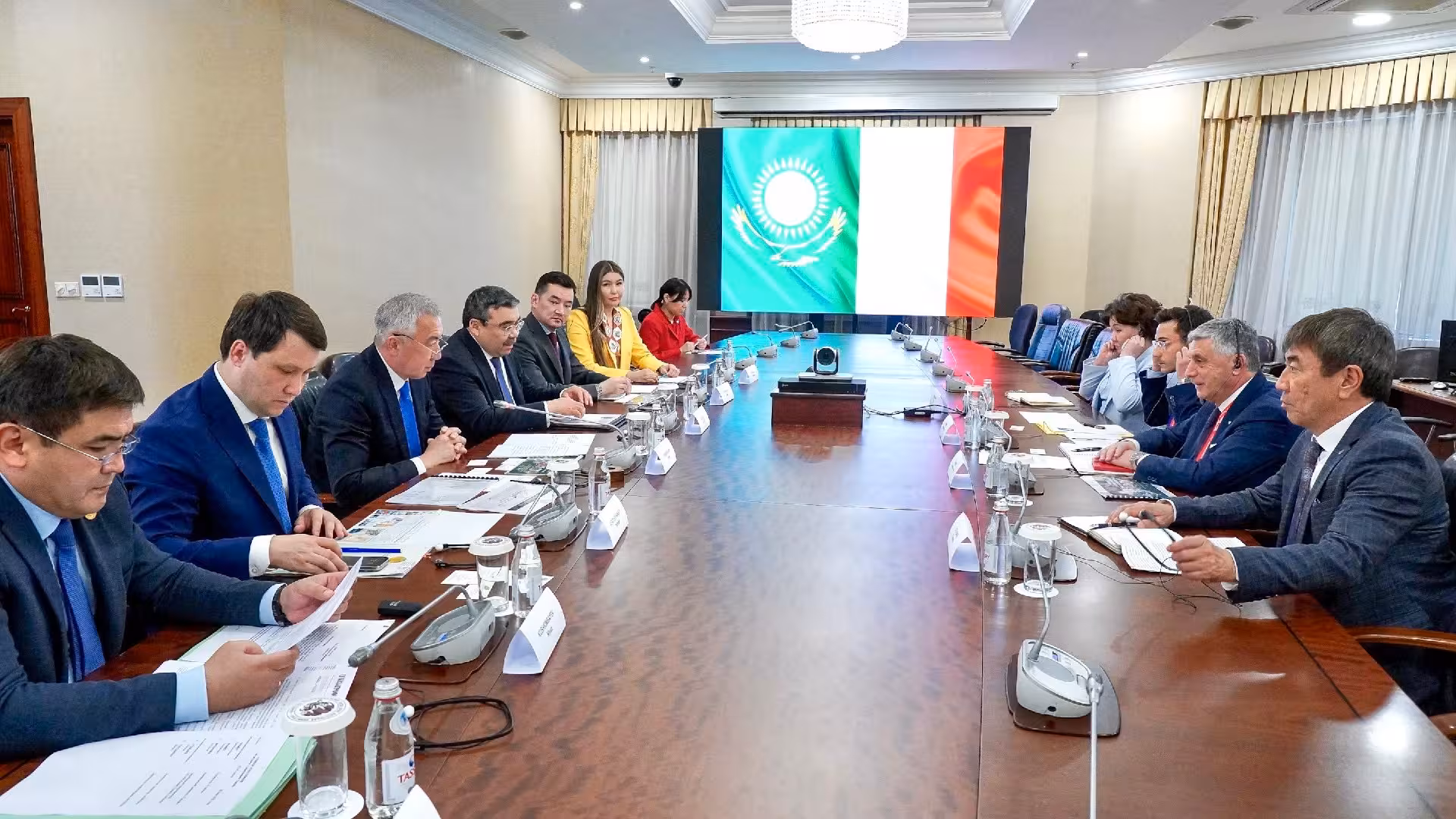 <p>Kazakhstan and Italy explore investment fund to advance agro-industrial complex <b>&nbsp;</b></p>