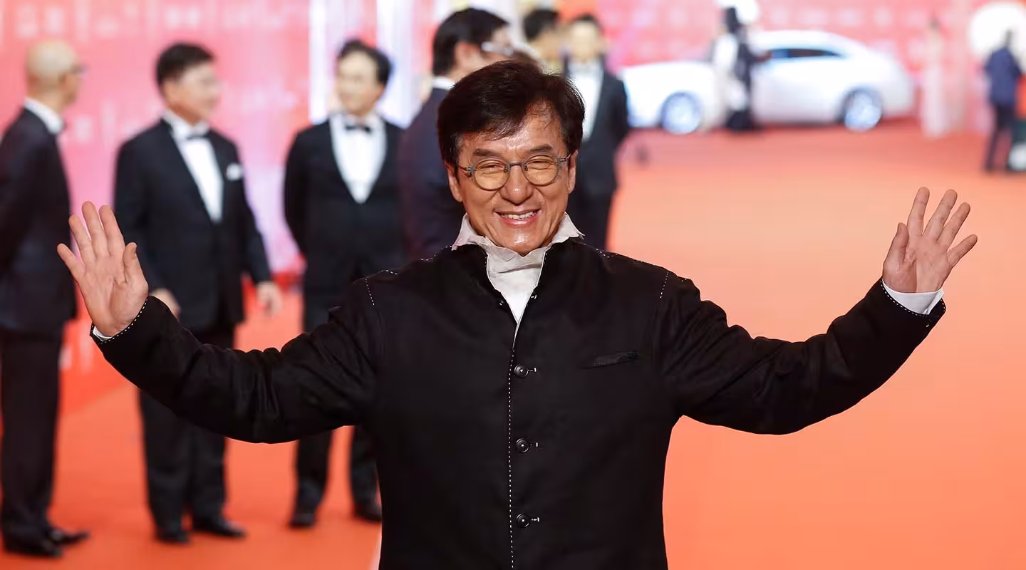 <p><b>“Jangari filmlarda hamma jarohat oladi, hatto men ham.” 71 yoshli Jeki Chan hozirgacha murakkab tryuklarni o‘zi bajarishi haqida</b></p>
