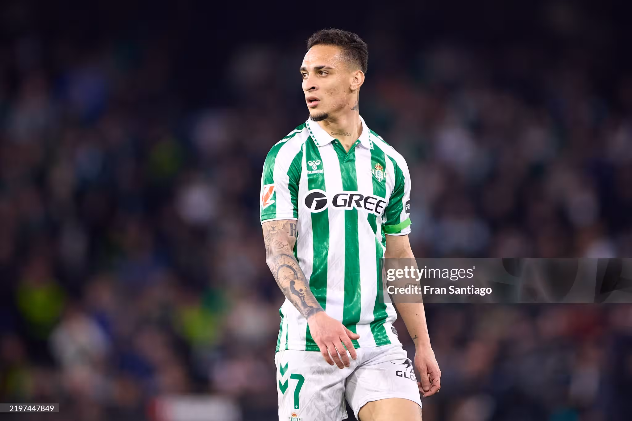 <p><b>Antoni faoliyatini Bundesliga grandi safida davom ettirishi mumkin</b></p>
