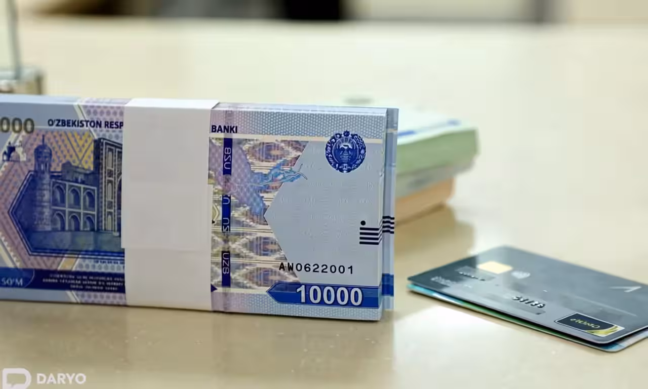 Половина зарплаты уходит на кредиты: Центробанк Узбекистана обеспокоен неспособностью населения платить долги