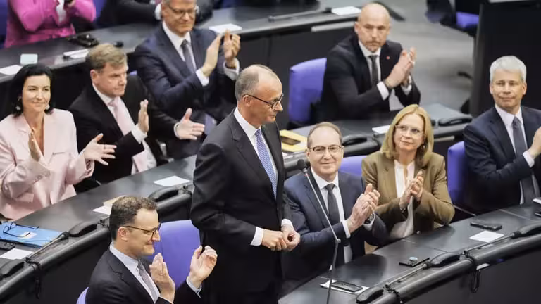 Bundestag deputati rossiyalik diplomatlarni Germaniyadan chiqarib yuborishni talab qildi&nbsp;