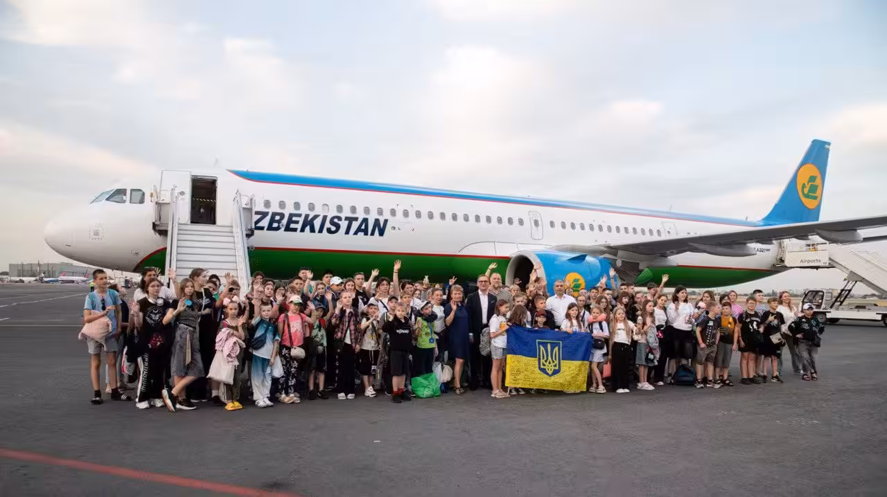 Группа украинских детей прибыла в Ташкент на отдых и реабилитацию (фото)