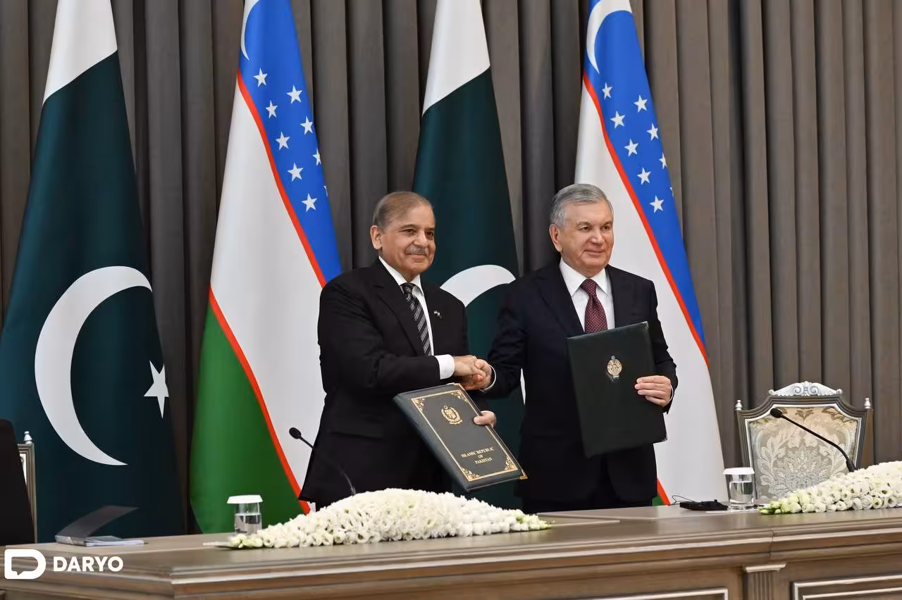 <p><b><strong>Shavkat Mirziyoyev va Pokiston bosh vaziri Shahboz Sharif bir-birini Qurbon hayiti bilan tabrikladi</strong></b></p>