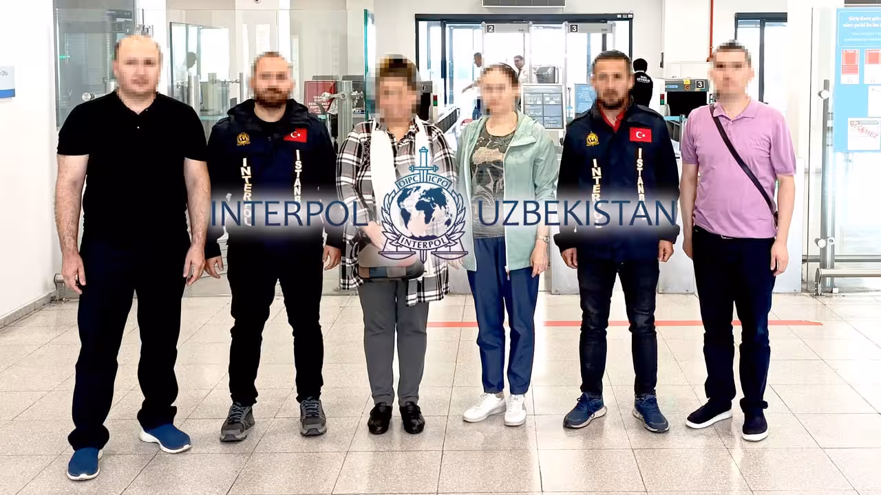 <p><b><strong>Odam savdosi uchun qidirilayotgan o‘zbekistonlik ayol Istanbuldan Toshkentga ekstraditsiya qilindi</strong></b></p>
