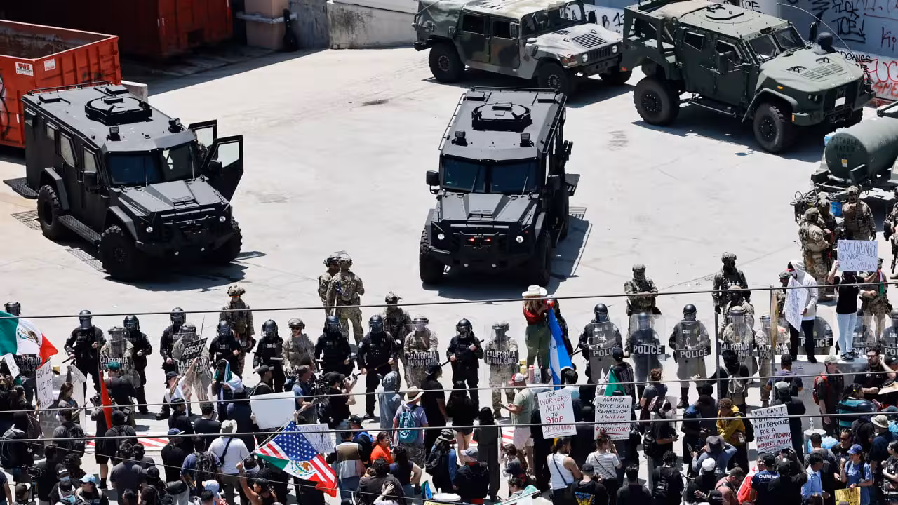 <p><b><strong>Los Anjelesda komendantlik soati joriy etildi</strong></b></p>