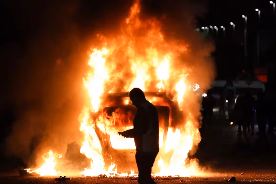 <p><b>Shimoliy Irlandiyada ketma-ket uch kecha tartibsizlik bo‘ldi (video)</b></p>