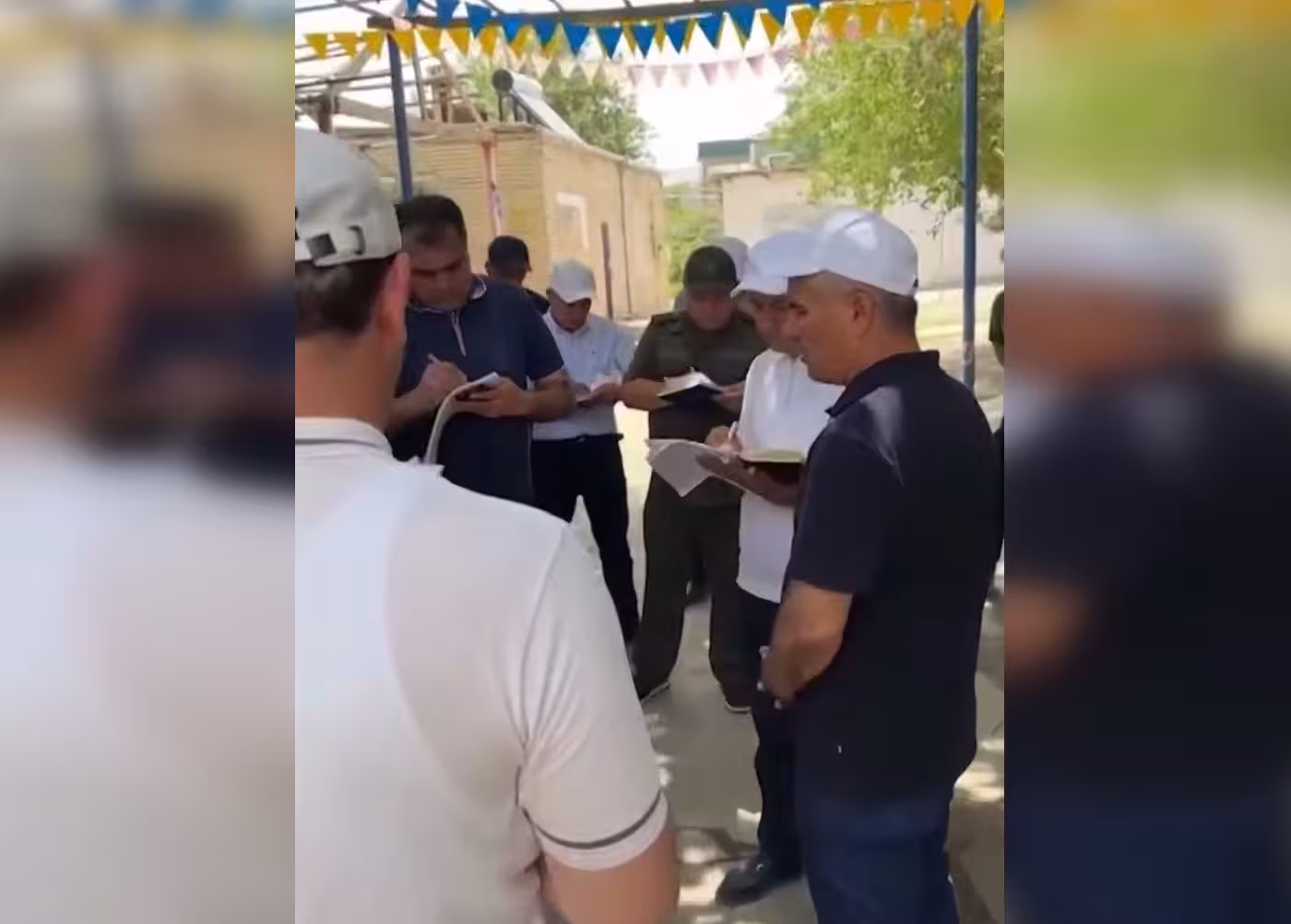 <p><b>Hissiyotli gapirishga to‘g‘ri kelgan: Botir Zaripovning “odami bilan ko‘mib tashlash” buyrug‘i bo‘yicha izoh berildi</b></p>