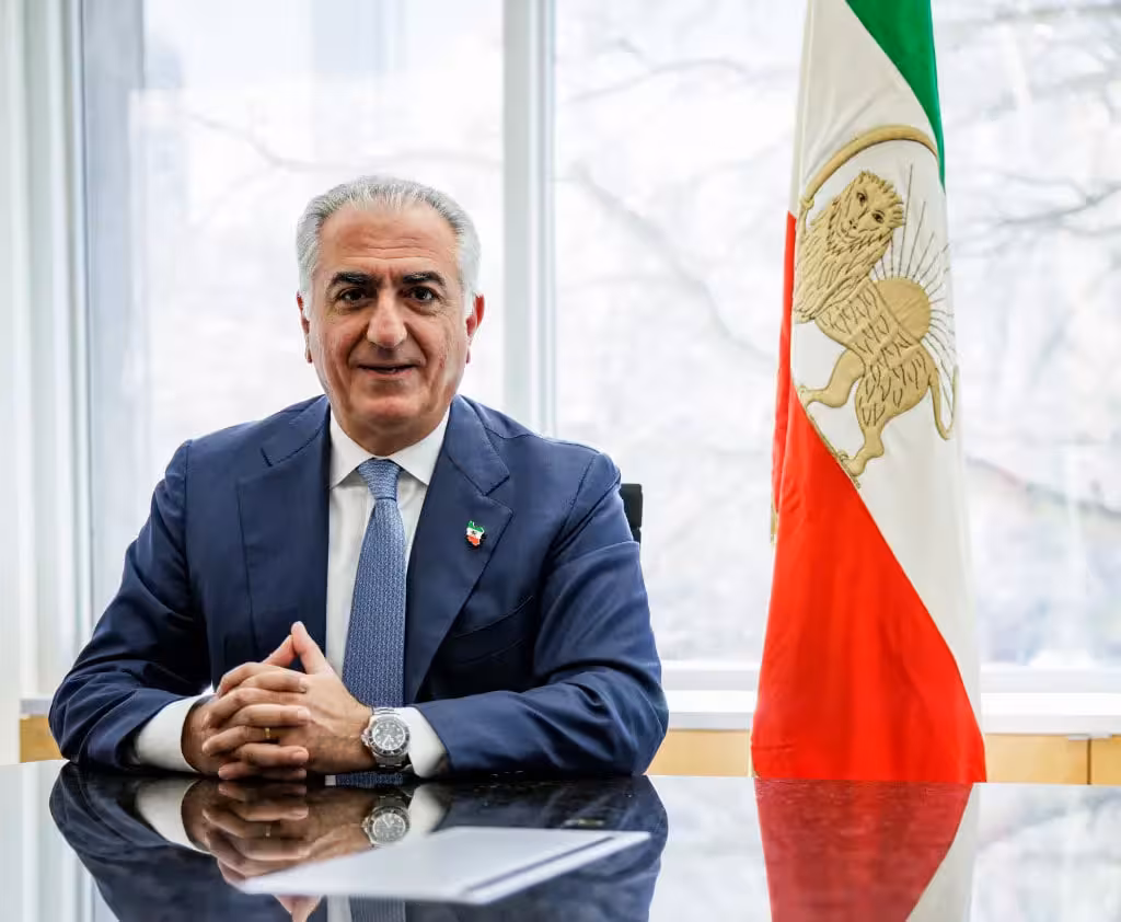 <p><b><strong>Rizo Pahlaviy: </strong><strong>“Yagona chora — Erondagi tuzumni ag‘darish”</strong></b></p>