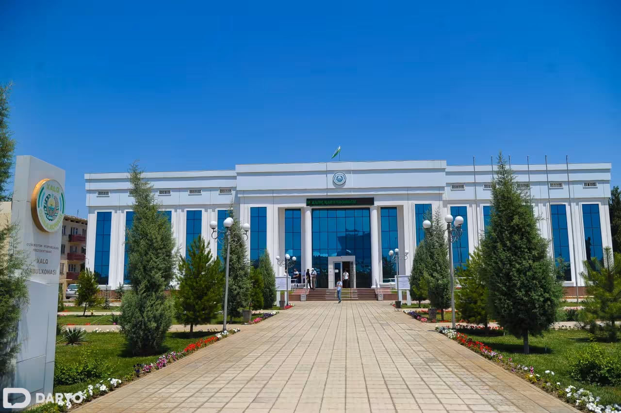 <p><b>Xalq qabulxonalarining barcha xodimlari ishdan bo&lsquo;shatiladi</b></p>