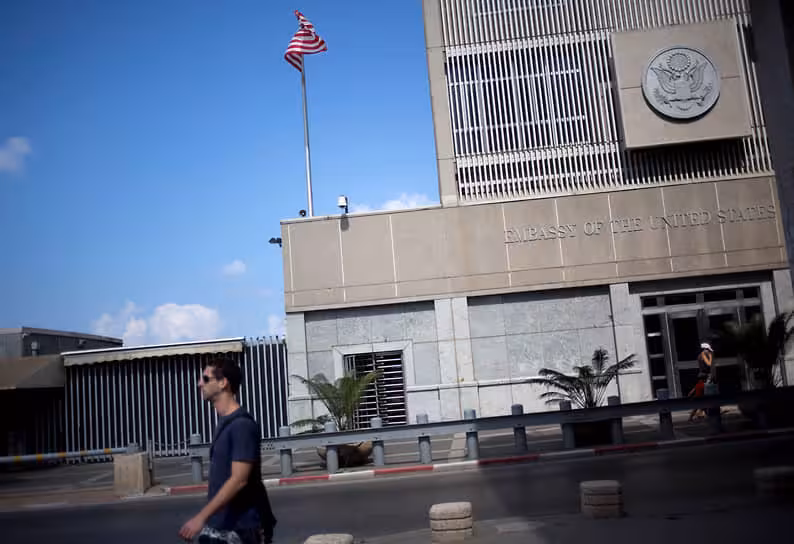 <p><b>AQSHning Isroildagi elchixonasi amerikaliklarga mamlakatni tark etishda yordam ko‘rsata olmasligini ma’lum qildi</b></p>