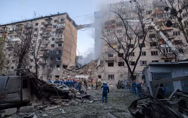 <p><b>Rossiya Kiyevga dronlar bilan yirik zarba berdi. Qurbonlar bor (video)&nbsp;</b></p>
