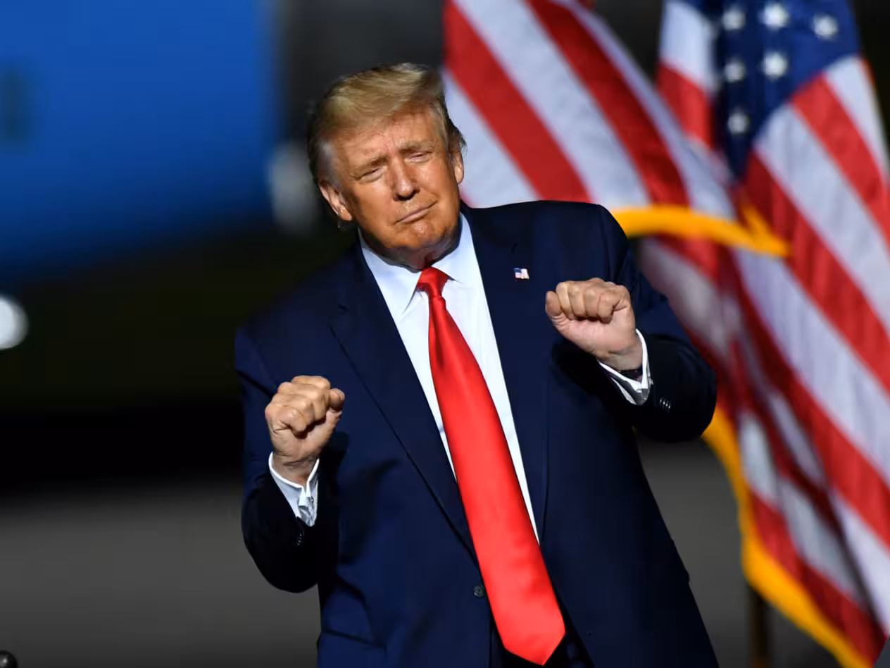 <p><b><strong>“Umid qilamanki, barcha akulalar o‘lib ketadi”. Donald Trampning eng g‘alati 12 ta odati</strong></b></p>