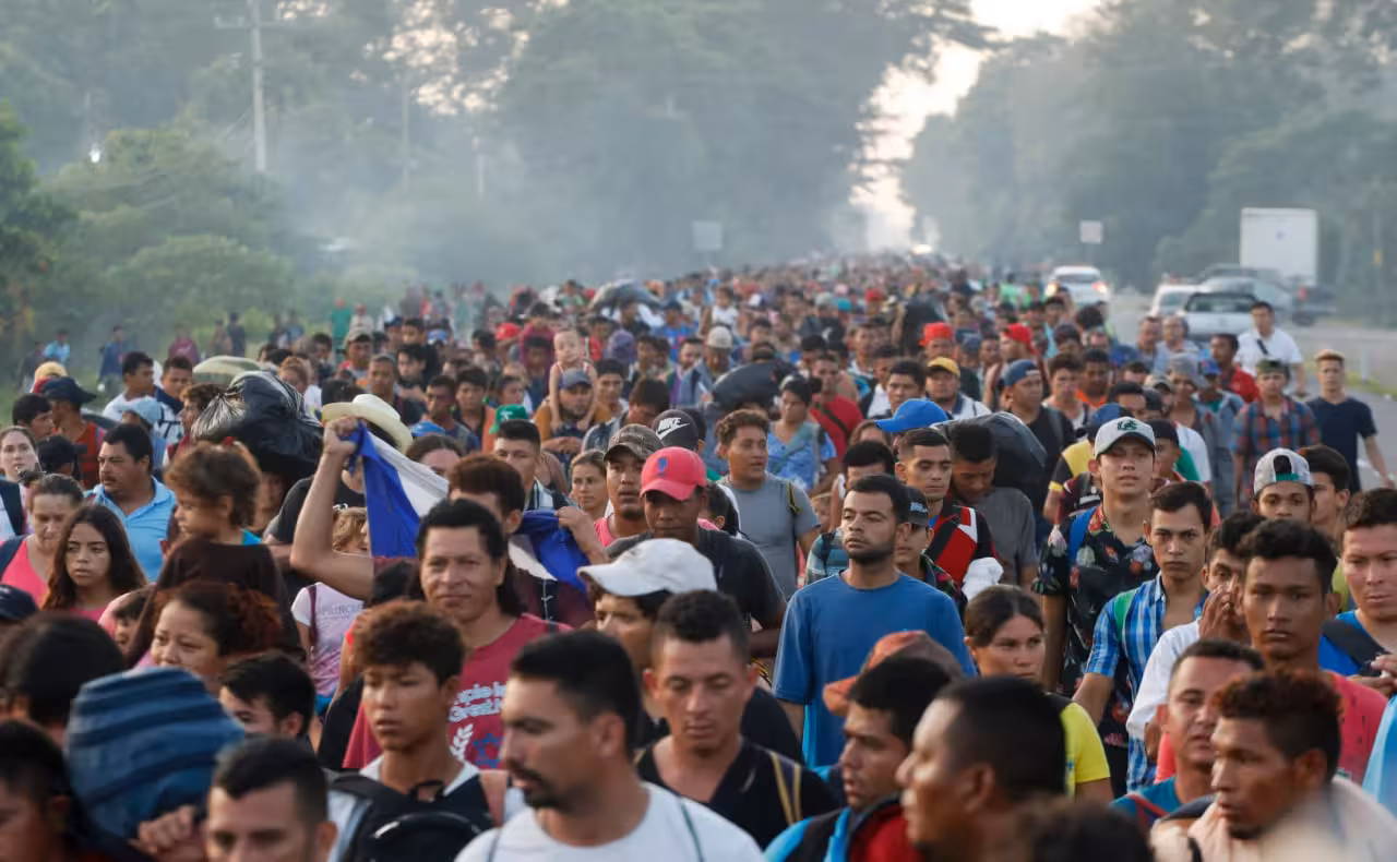 <p>Tramp siyosati tufayli yil boshidan beri 1 millionga yaqin migrant AQShni tark etdi<b> </b></p>