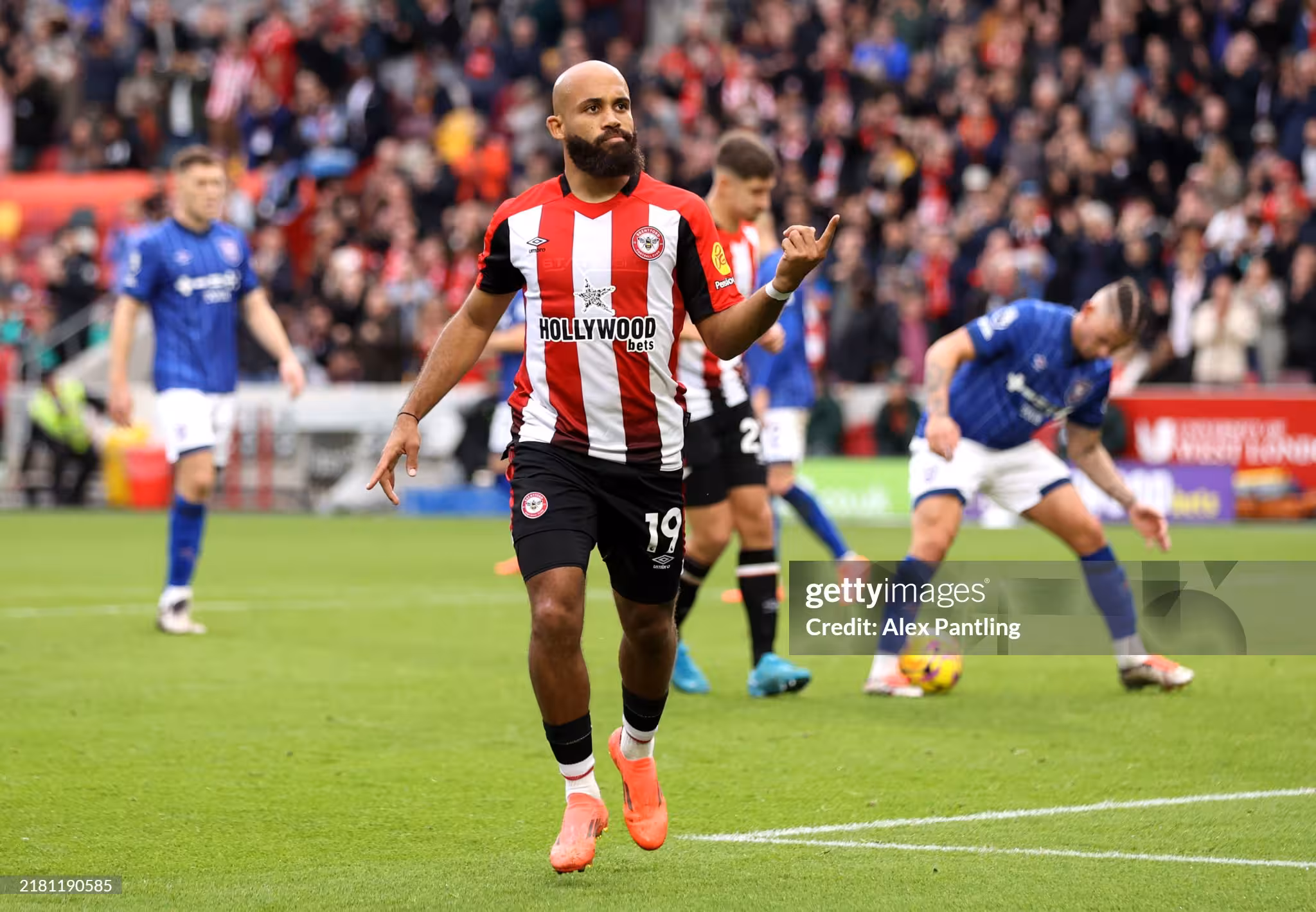 <p><b>“Manchester Yunayted” Mbeumoni xarid qilish uchun katta summa taklif qildi</b></p>