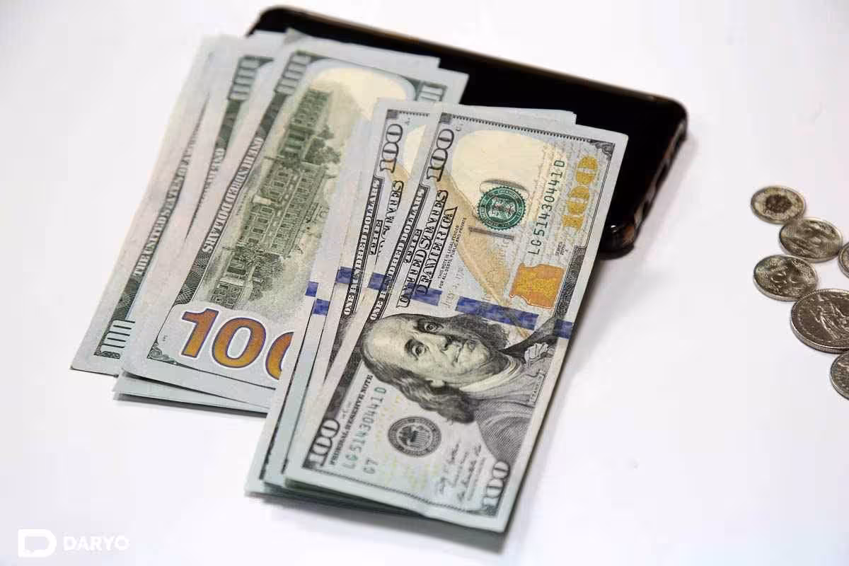 <p><b>O&lsquo;zbekistonda dollar kursi 12 500 so&lsquo;mdan tushdi</b></p>