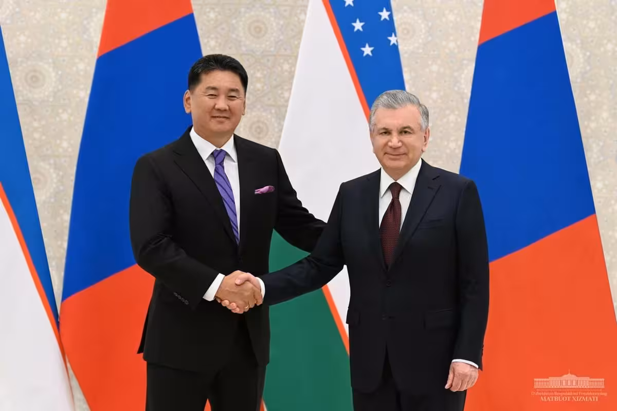 <p><b>Shavkat Mirziyoyev davlat tashrifi bilan Mo&lsquo;g&lsquo;ulistonga boradi</b></p>
