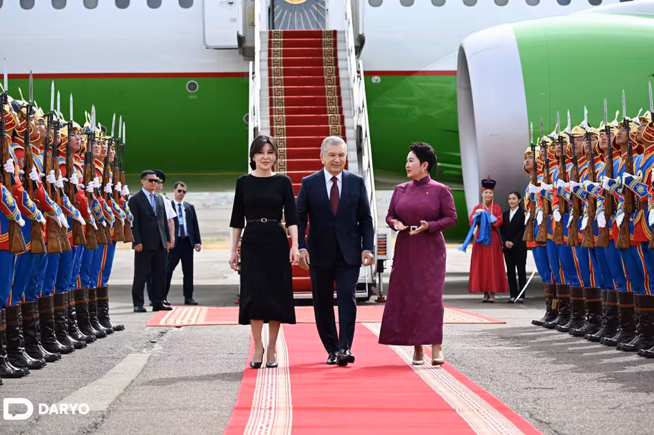 <p><b>Shavkat Mirziyoyev rafiqasi bilan Mo&lsquo;g&lsquo;ulistonga tashrif buyurdi (foto)</b></p>