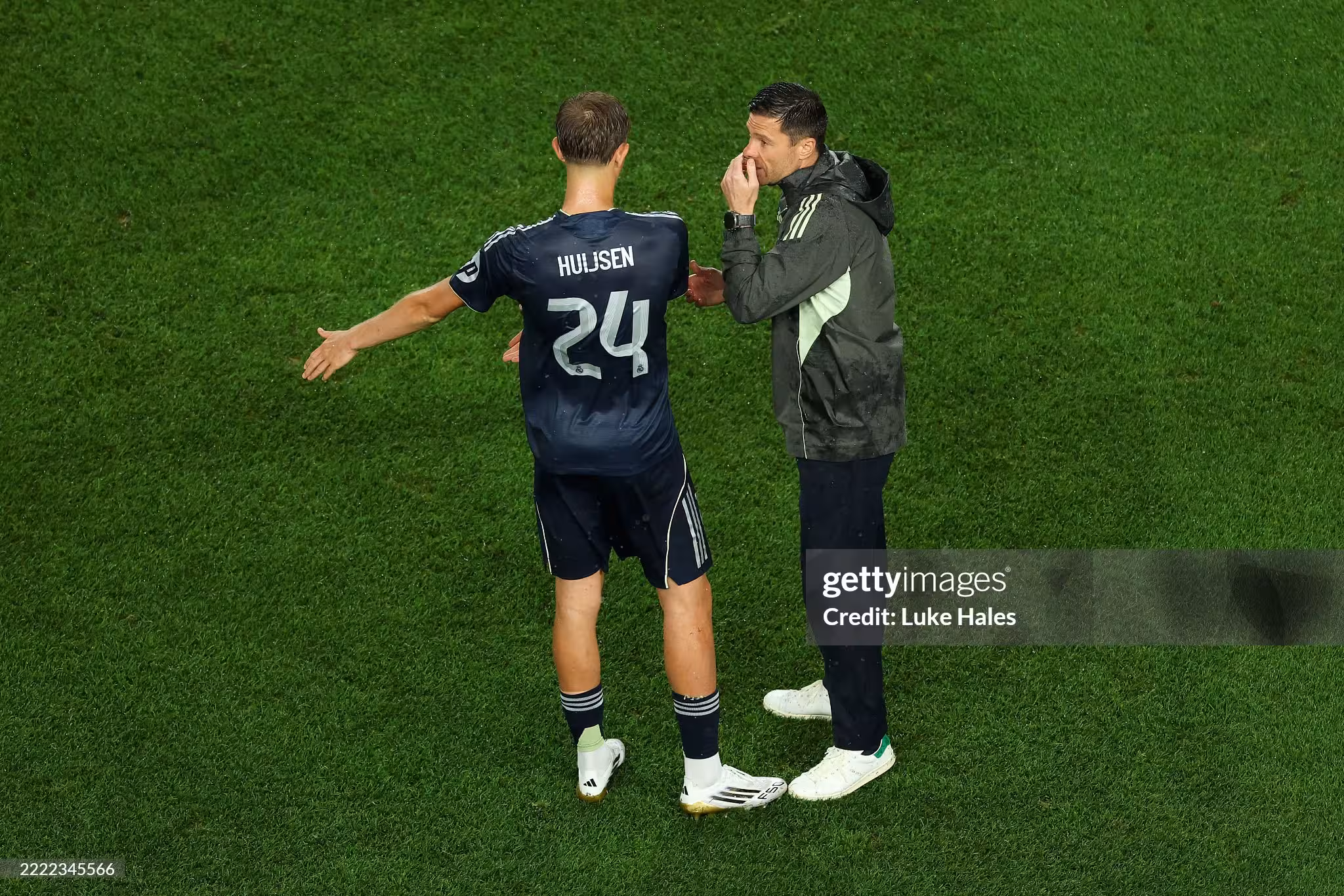 <p><b>Xabi Alonso “Real”ning himoyasi haqida: “Barcha futbolchilar orqaga qaytishi kerak”</b></p>