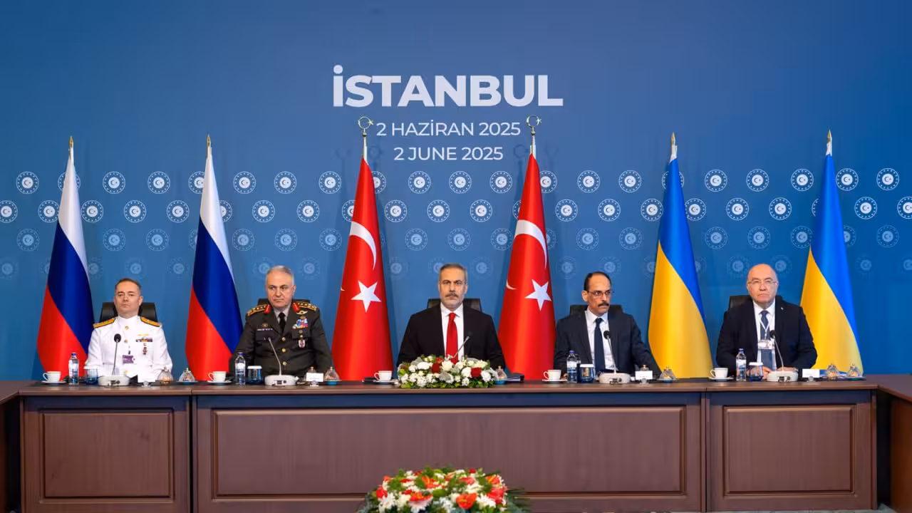 <p><b><strong>“Istanbul Rossiya va Ukraina tinchlik muzokaralarining uchinchi raundini o‘tkazishga tayyor” — Turkiya</strong> </b></p>