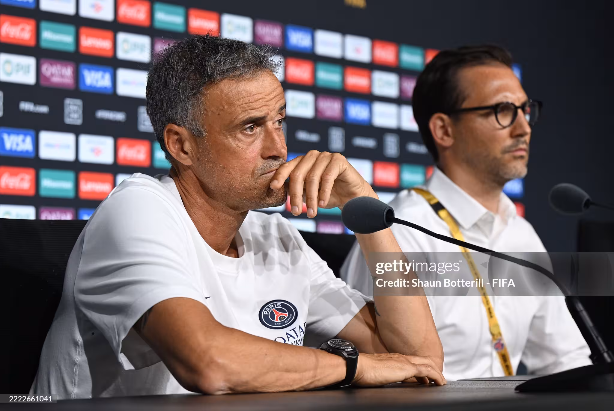 <p><b>Luis Enrike tarixdagi eng zo‘r futbolchi nomini aytdi</b></p>