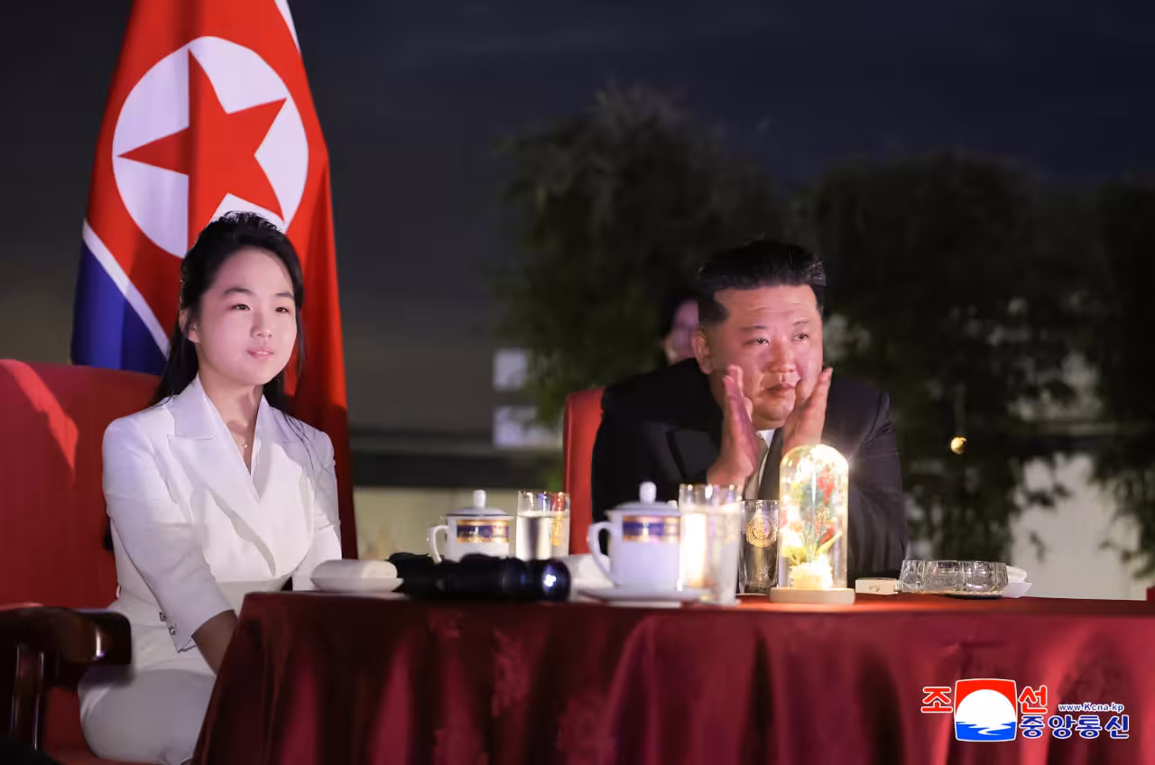 <p><b>Shimoliy Koreyaning birinchi xonimi 17 oy deganda ilk marta omma oldida ko‘rinish berdi</b></p>