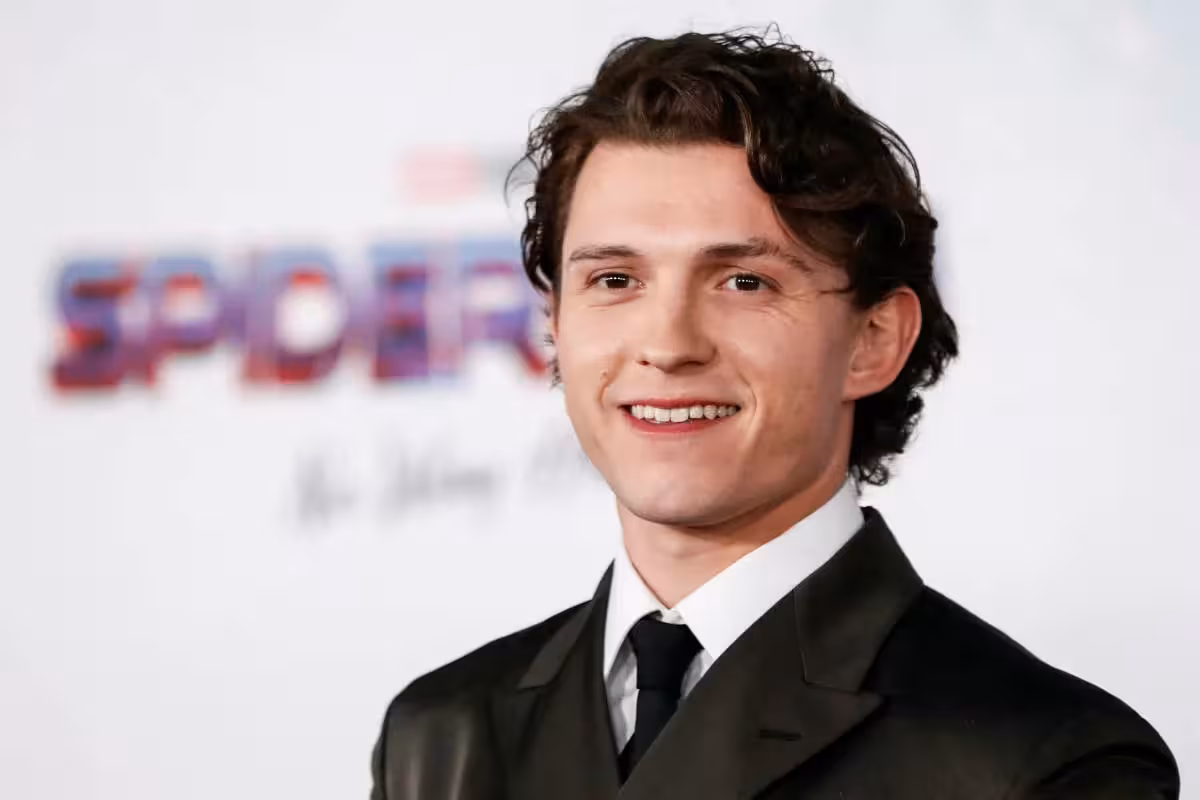<p><b>Amazon yangi Jeyms Bondni izlamoqda. Nomzodlar orasida Tom Holland ham bor </b></p>