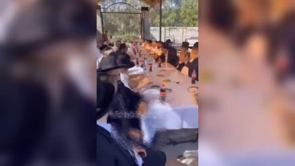 <p><b>“Ular azaliy vatandoshlarimiz”: Xatirchi hokimi yahudiylarni kutib olgani aks etgan videoga izoh berildi (video)</b></p>