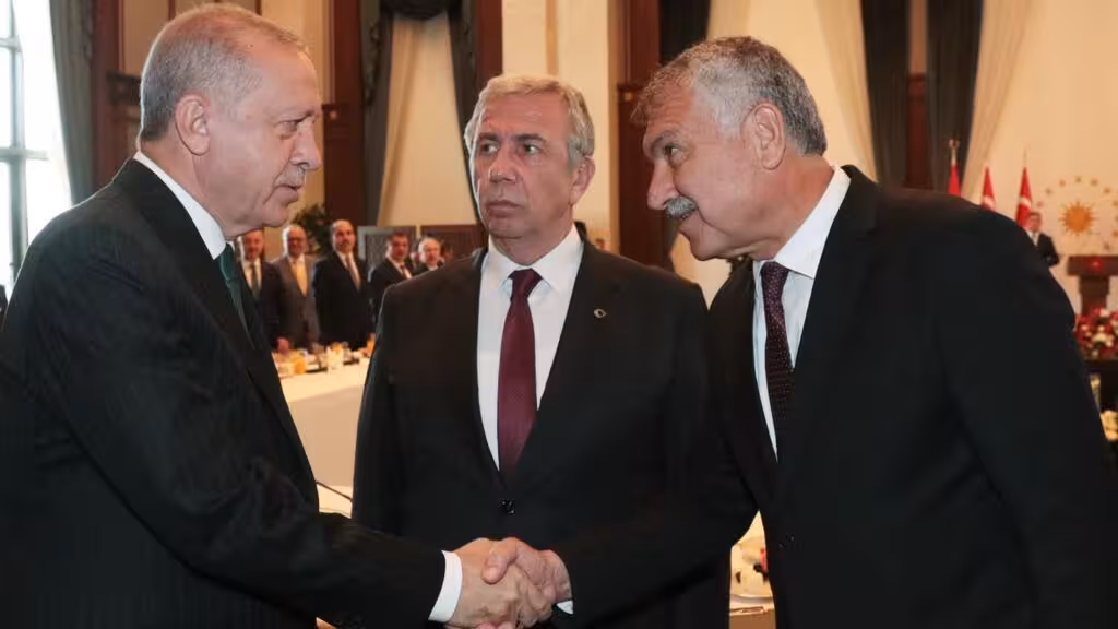<p><b>Turkiyada uch nafar muxolifatchi mer hibsga olindi </b></p>