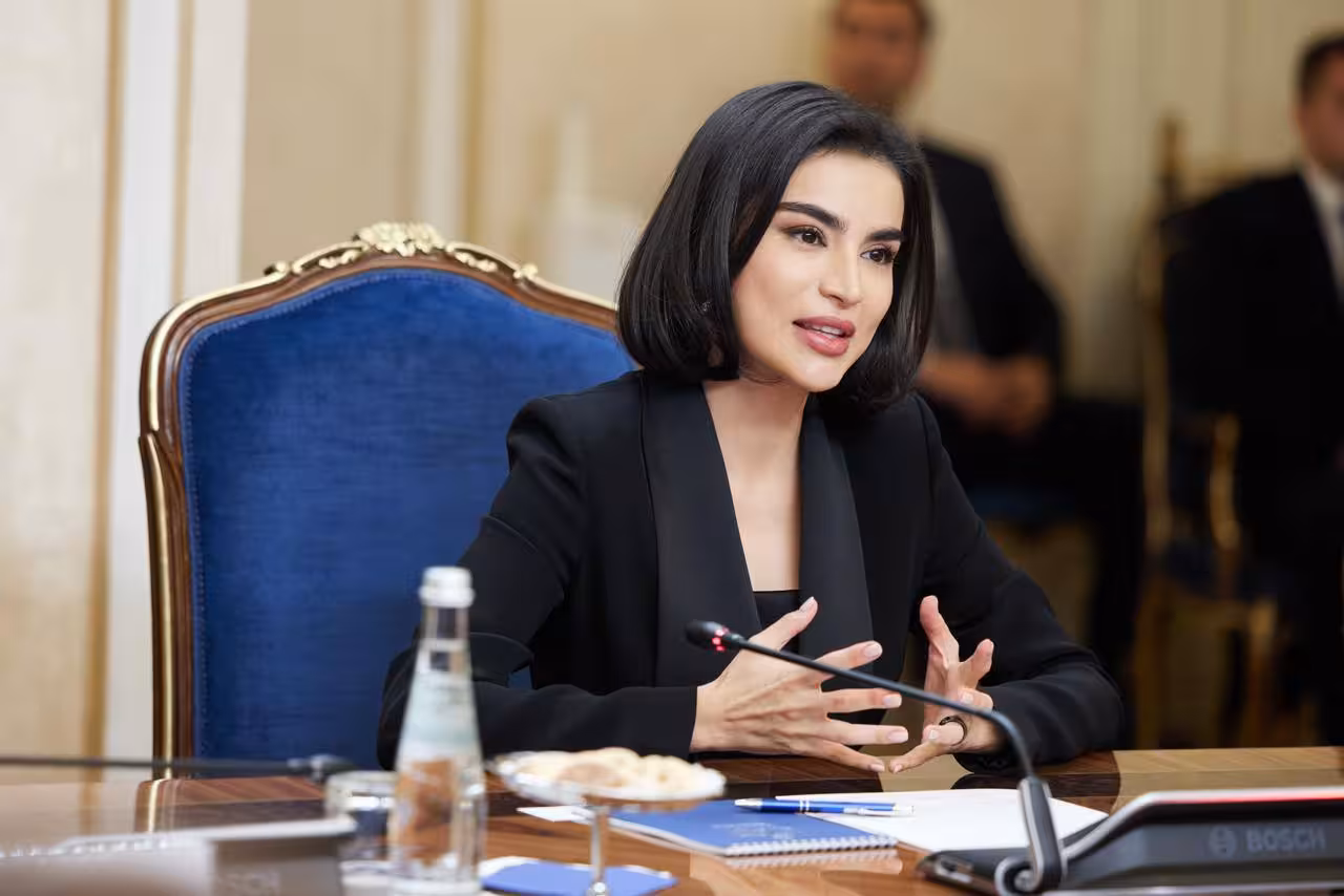 <p><b>“Uzoqni ko‘ra biladigan insonlar bilan yelkama-yelka faoliyat yuritish men uchun sharafdir” — Saida Mirziyoyeva</b></p>